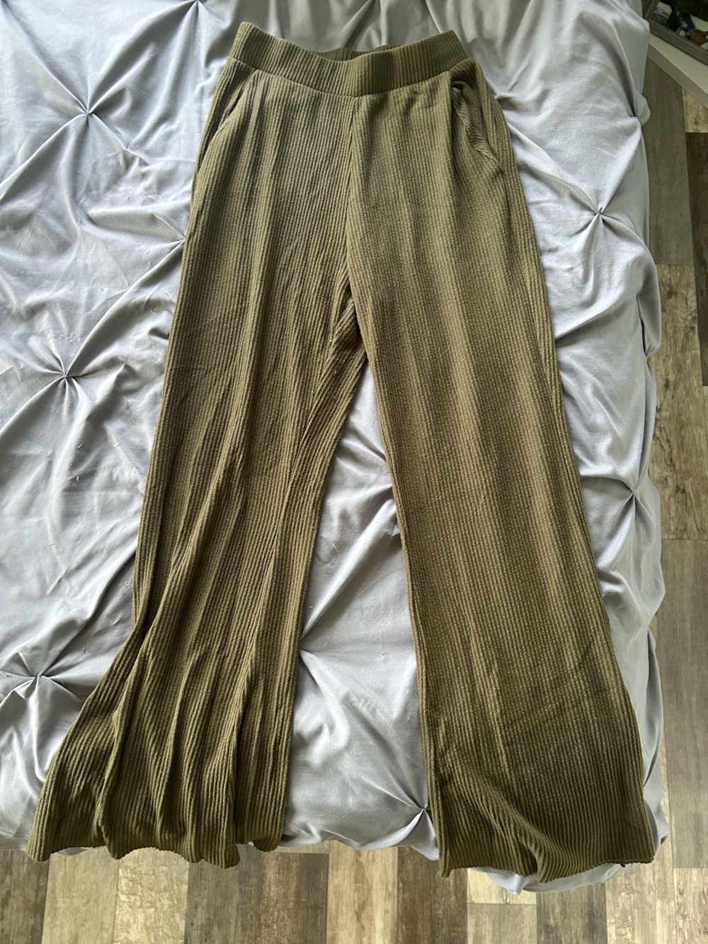 Wide Leg Ribbed Knit Pants in Olive Green